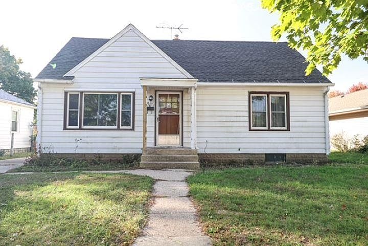 1st image of 3128 Montrose Ave
