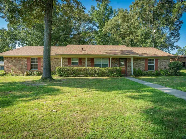 1016 Creekwood Ln, Longview, TX 75602