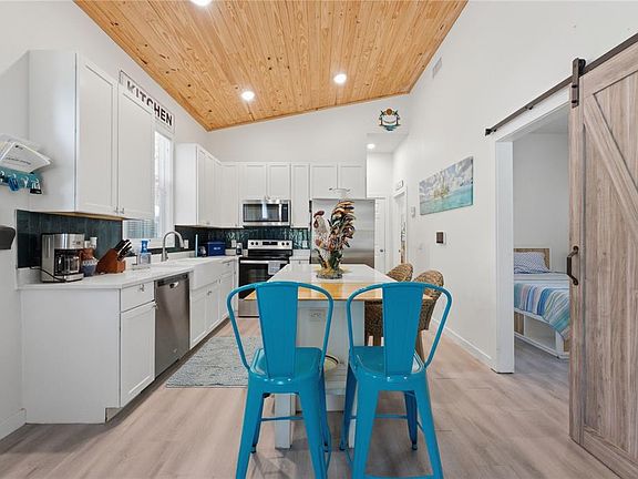4th image of 559 18th St E