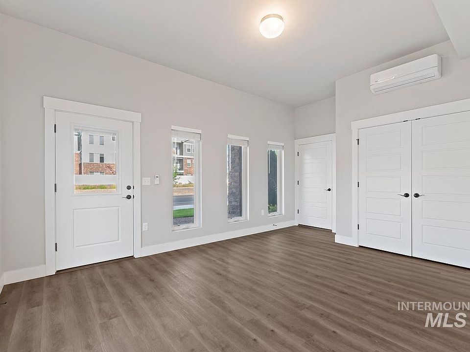 2nd image of 3019 N Network Ln