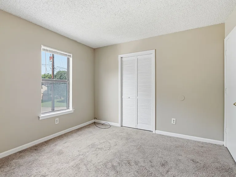 1241 N Graycroft Ave — Photo 17