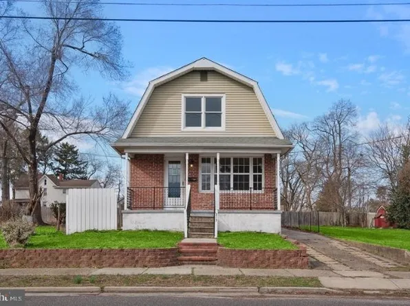213 7th Ave, Glendora, NJ 08029