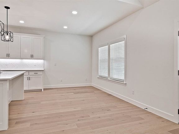5th image of 71 Dirleton Dr