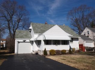 16 Manor Ave, Pompton Plains, NJ 07444