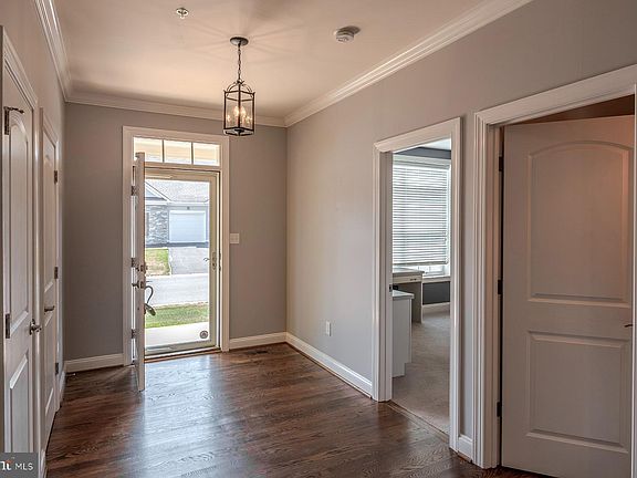 4th image of 12902 Hawkins Cir