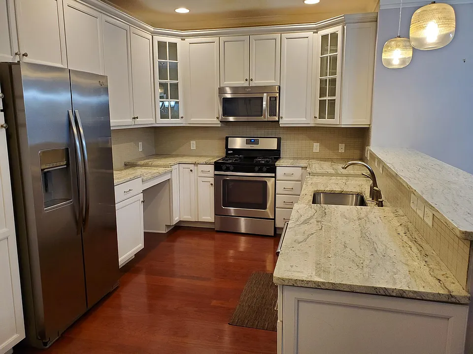 213 Center Meadow Ln