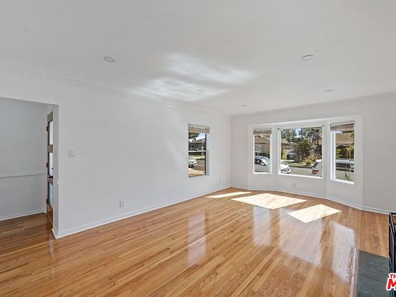 4th image of 2721 W 94th St