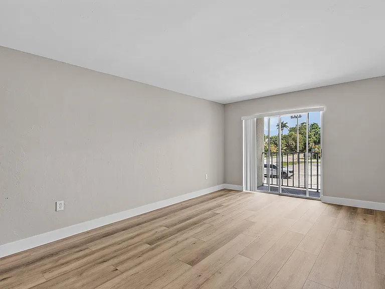 1917 Maravilla Ave #23 — Photo 3
