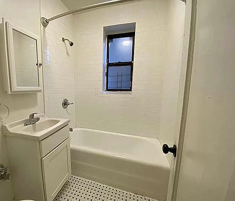 4th image of 832 Ocean Ave APT 1A