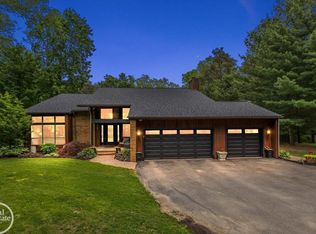 58070 Cyrenus Ln, Washington, MI 48094