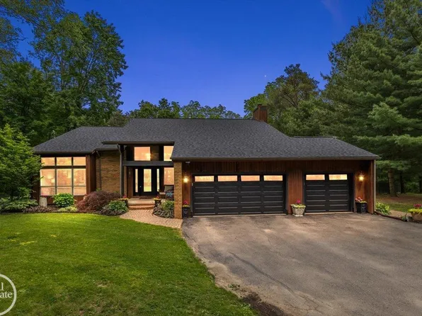 58070 Cyrenus Ln, Washington, MI 48094