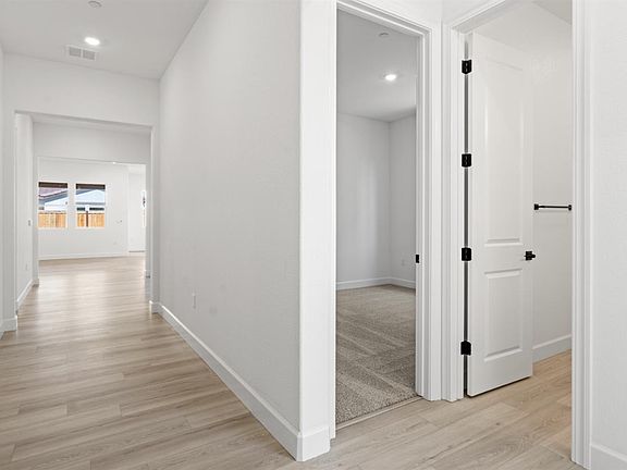 4th image of 2677 Hickory Lane