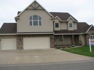 411 Hidden Ridges Way, Combined Locks, WI 54113