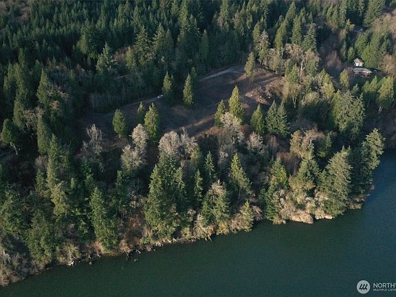 5th image of 26 Edge Water Drive