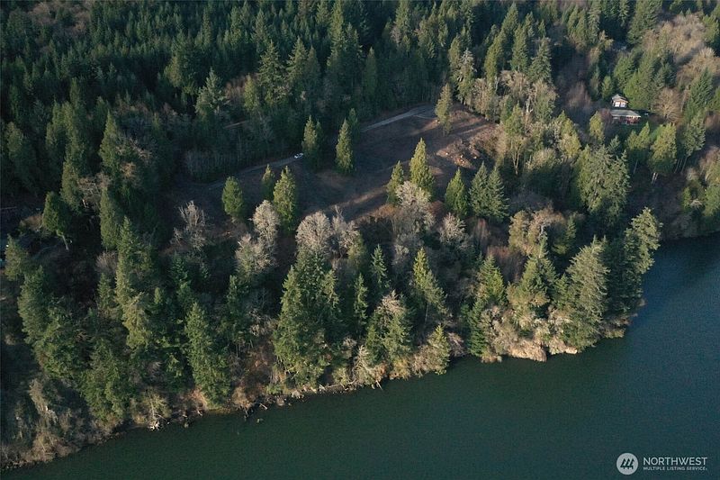 5th image of 26 Edge Water Drive