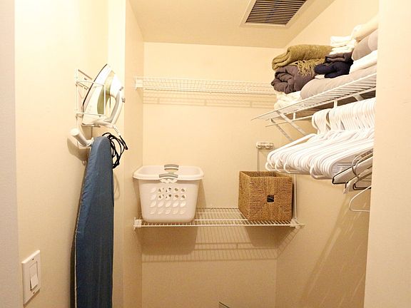 3rd image of 989 Nelson St #412