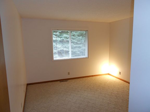 4th image of 313 E 20th St