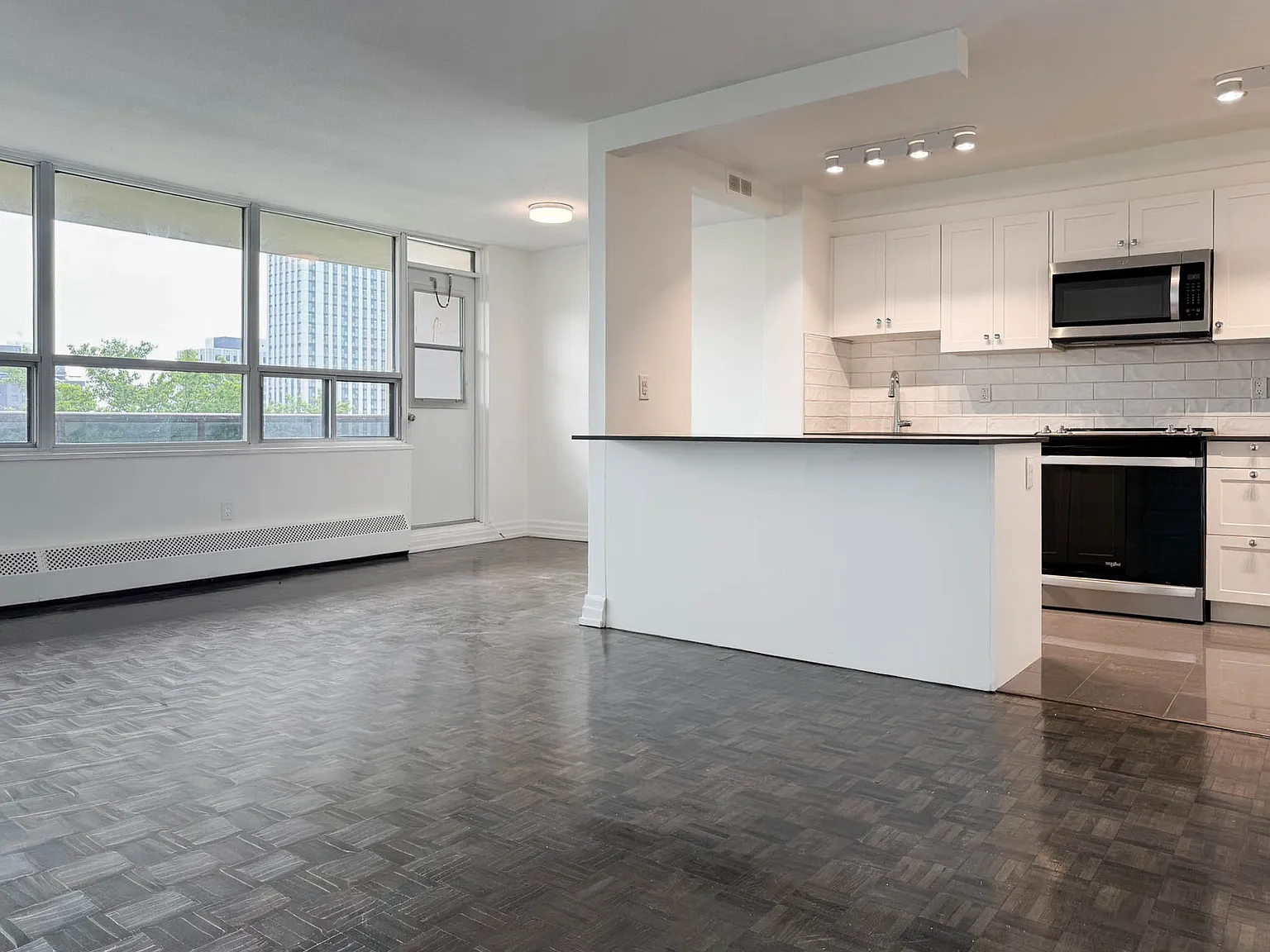 15 Eva Rd — Photo 1