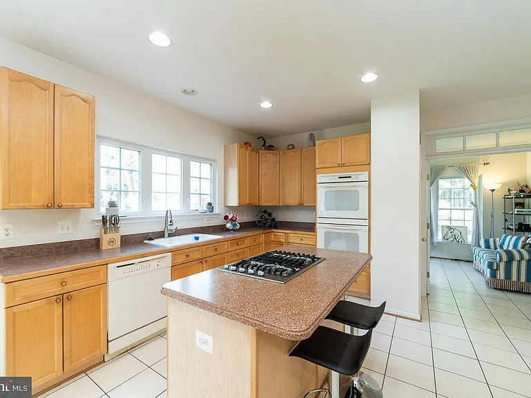 2944 Edgelea Rd — Photo 16
