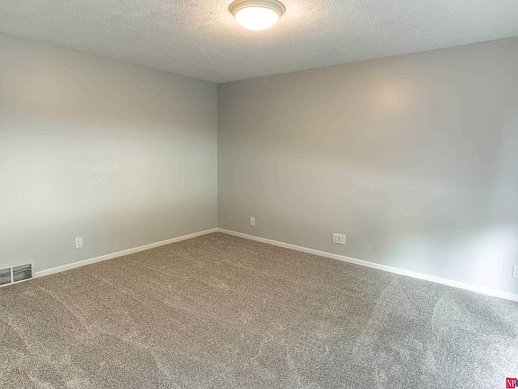 5th image of 206 Woodbury Cir