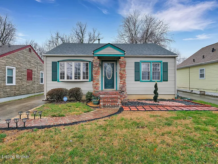 3534 Algonquin Pkwy — Photo 1