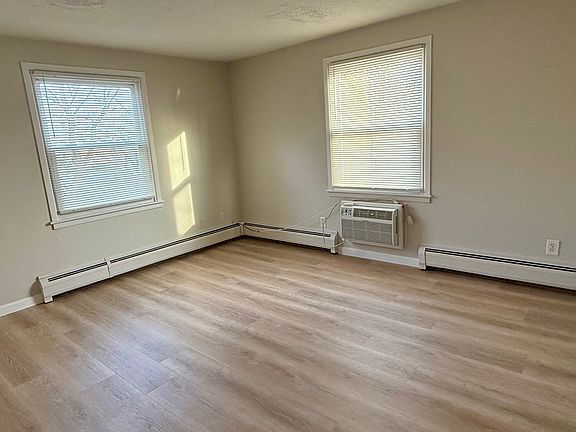 5th image of 653 Putnam Pike APT 4