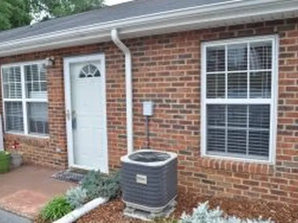16 Boone Hill Ct, Johnson City, TN 37615