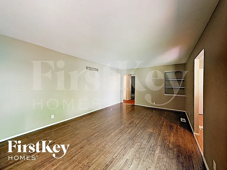 3558 Whispering Woods Dr — Photo 2