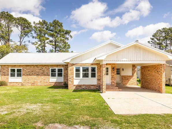 121 Napoleon Ave, Napoleonville, LA 70390