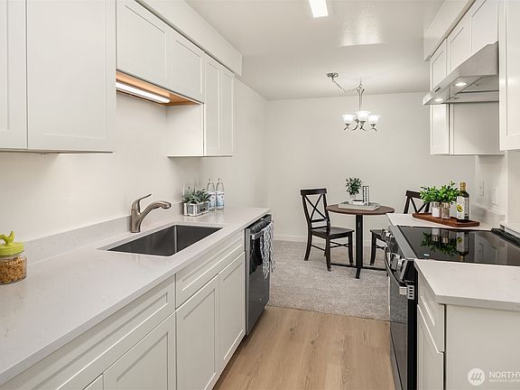 5th image of 11008 NE 68th Street #716