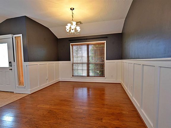 5th image of 3608 NE Fieldcrest Dr