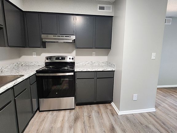 4th image of 3901 N Rockwell Ave #203