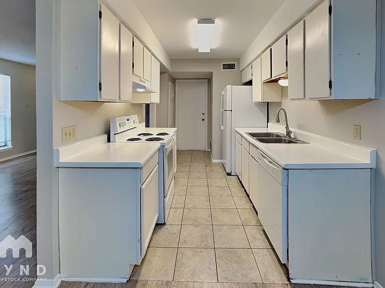 2300 Berkett Dr #B — Photo 4