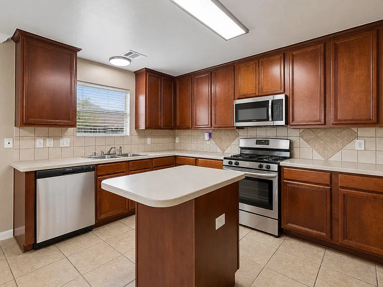 5811 Village Grove Dr — Photo 5