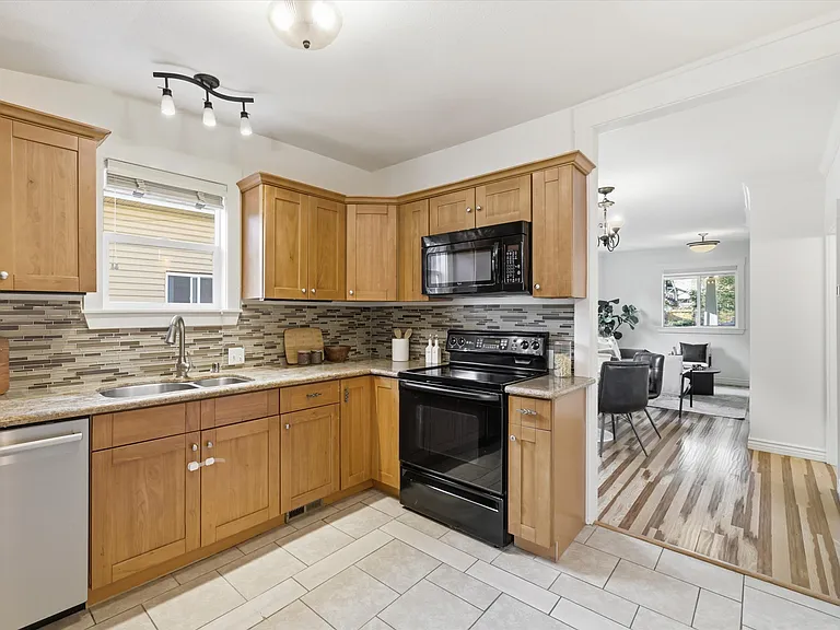 3557 S Hudson St — Photo 10