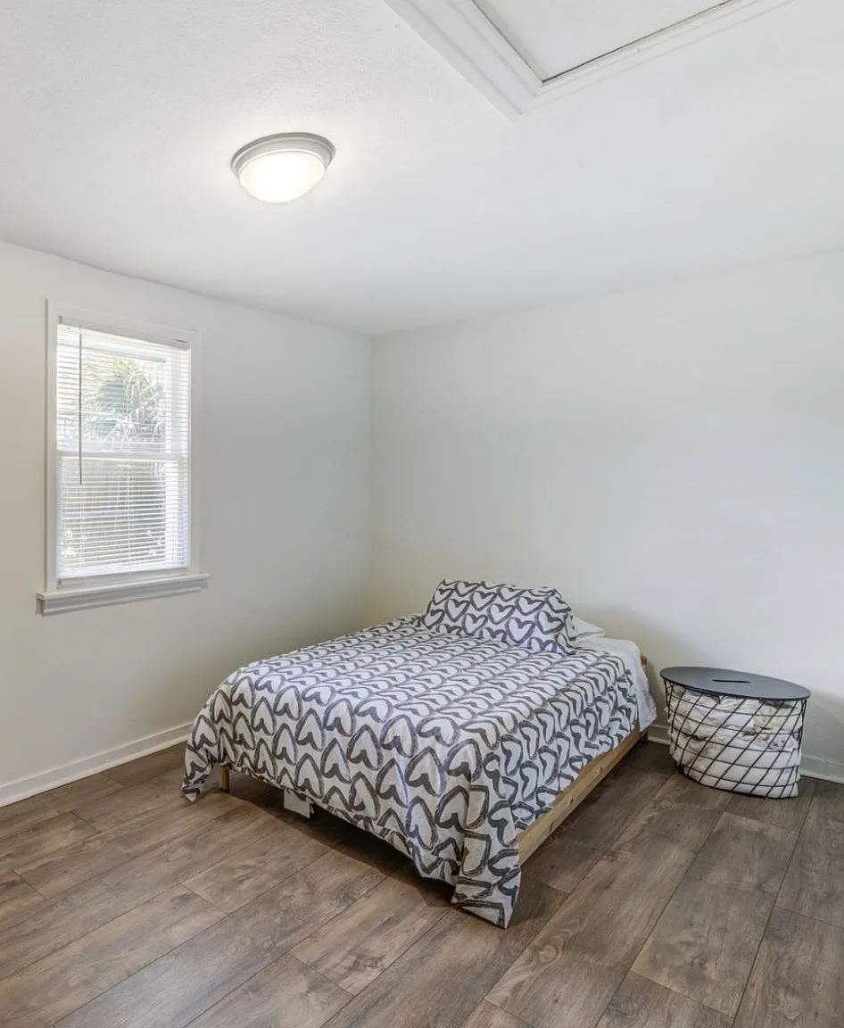2 bed, 708 sqft, $1,995 — Photo 4
