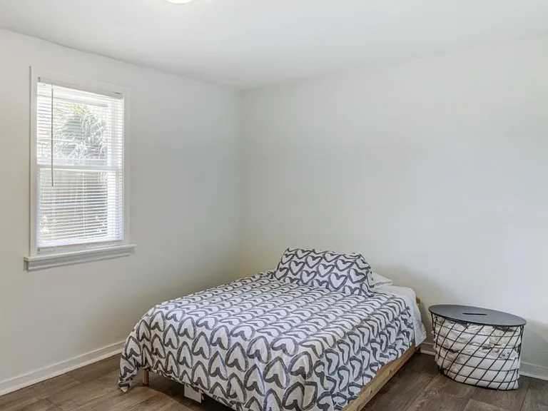 4922 Newton Ave S — Photo 4