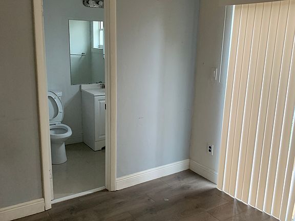 4th image of 3900 SW 52nd Ave #3900