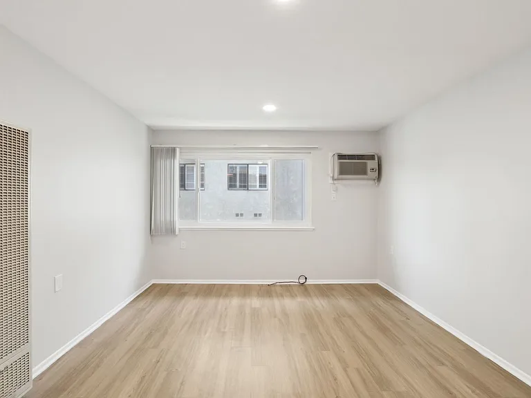 5405 Lindley Avenue — Photo 47
