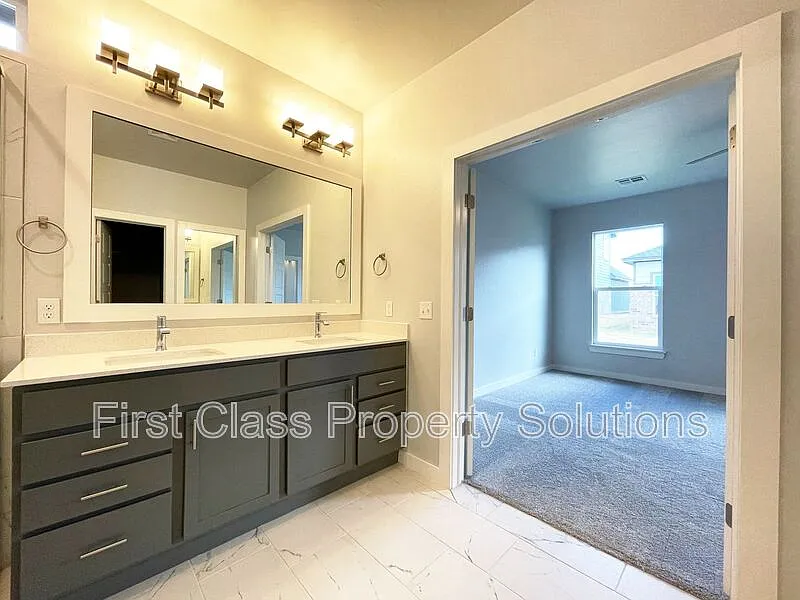 3 bed, 2.0 bath, 1710 sqft, $1,895 — Photo 3