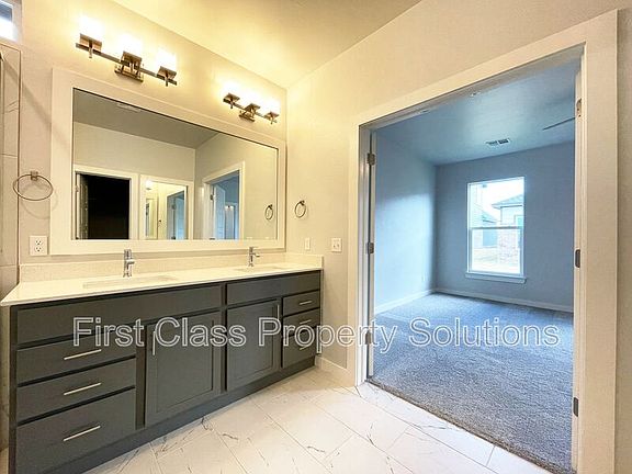 3rd image of 512 NW 176th Ter