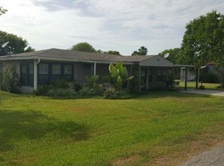 604 S 13th St, Seadrift, TX 77983