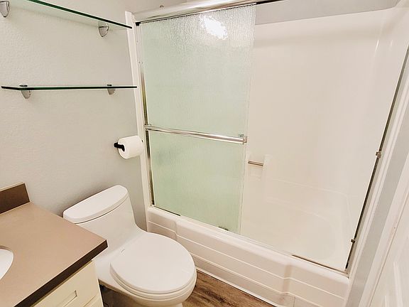 4th image of 1126 Cherry Ave APT 16