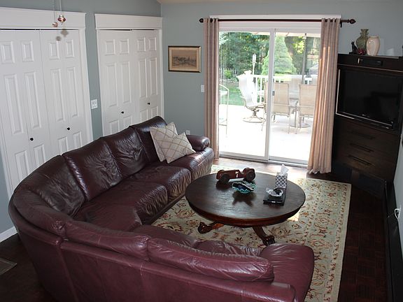 2nd image of 410 Sunrise Ave