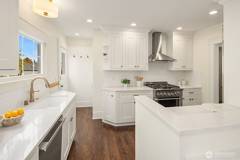 3rd image of 5224 37th Avenue NE