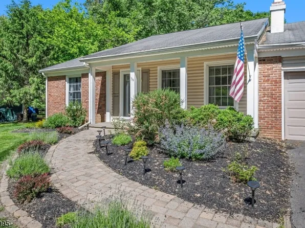 36 Cloverhill Dr, Califon Boro, NJ 07830
