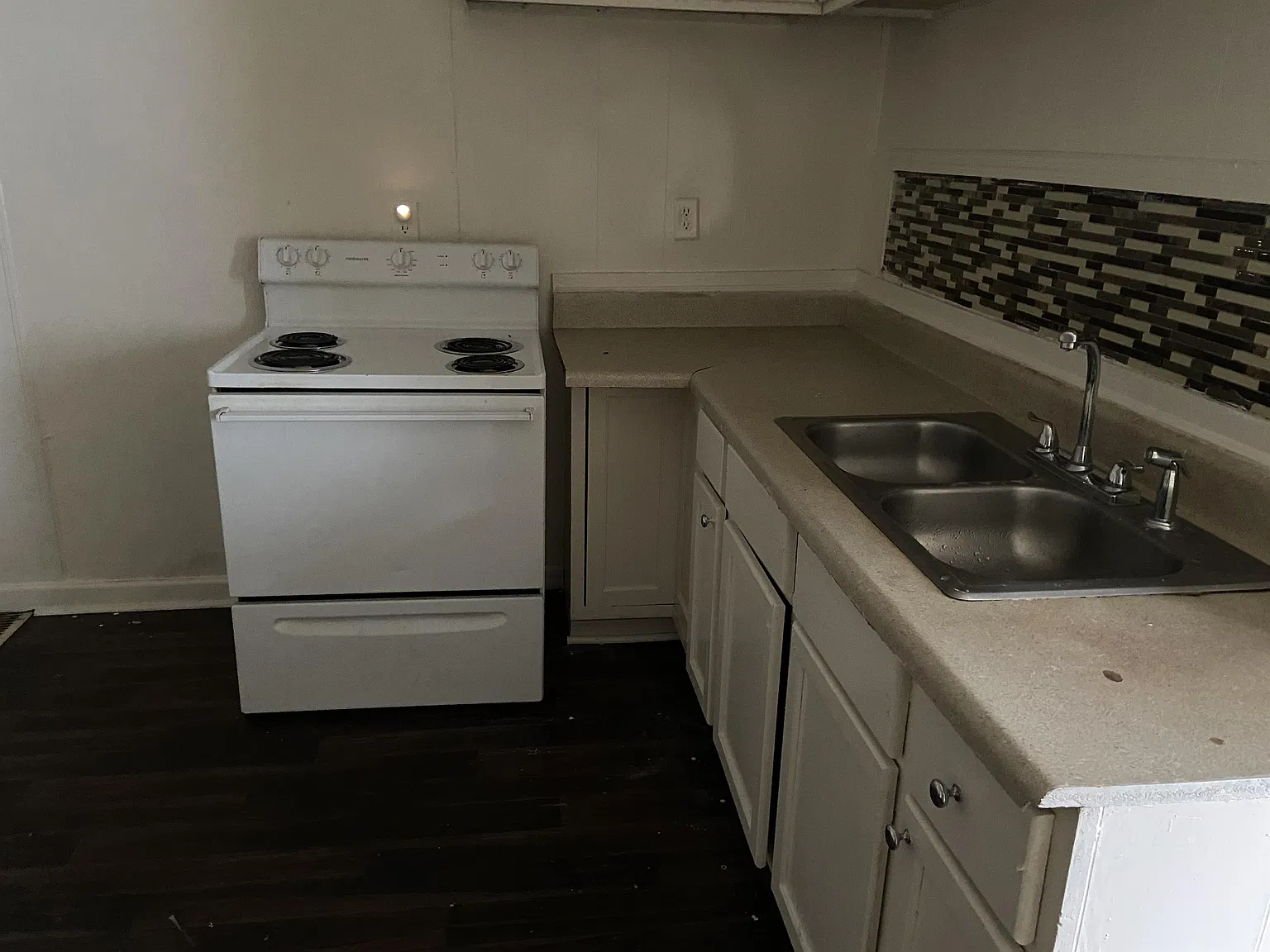Bemiss Mobile Home Park - 4972 DW Wright lot 9 — Photo 3