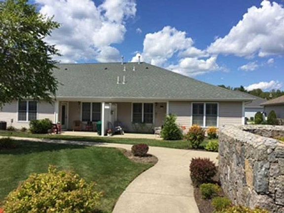 3rd image of 1004-27 E Village Green Cir #27E