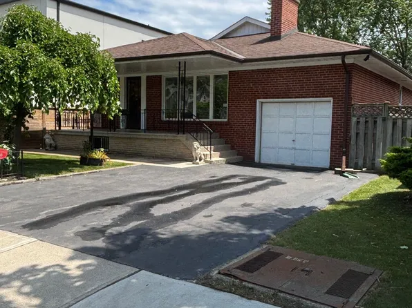 61 Forest Ave, Mississauga, ON L5G 1L3