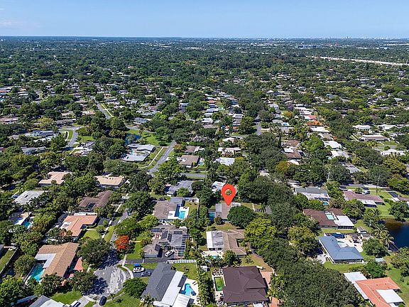 3rd image of 521 SW 59th Avenue